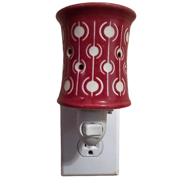 Scentsy Pop Red & White Plug In Wax Warmer - Picture 6 of 7